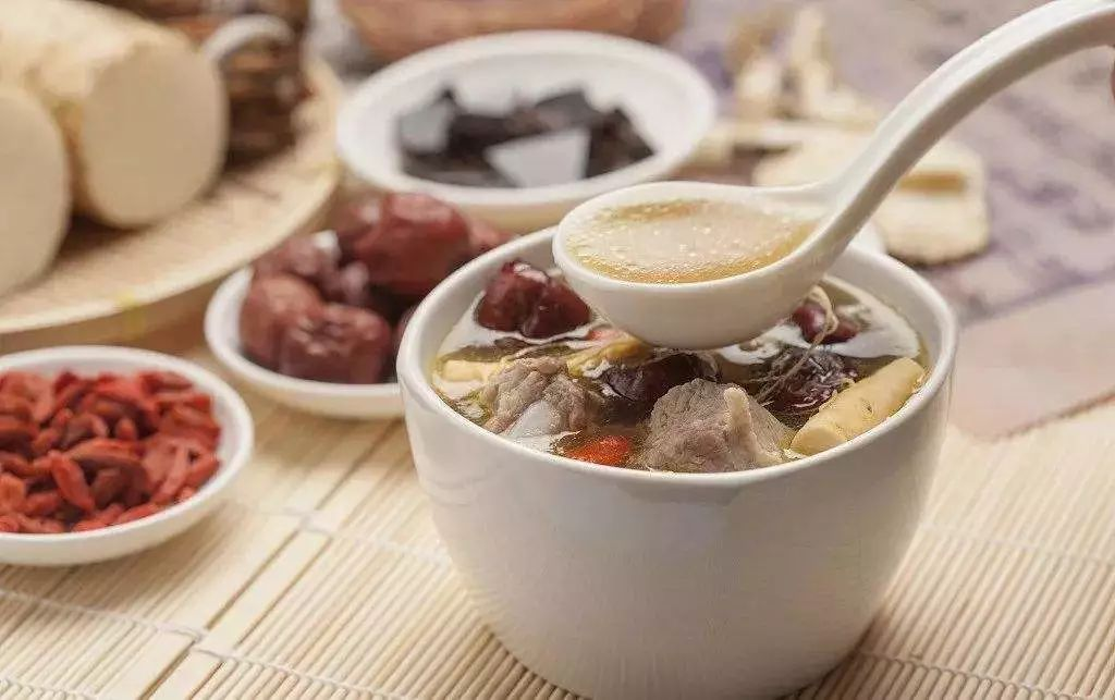 月子餐分四大周期，這樣吃對(duì)寶媽最好~