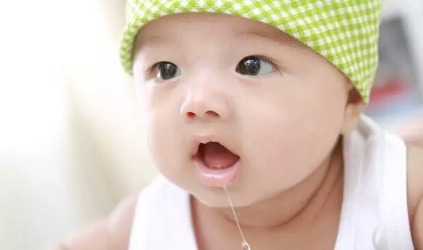 如何護理寶寶口水疹？