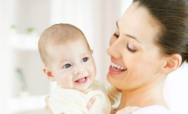 為么什?嬰兒困了不能自己睡覺(jué)，非要人哄非要人抱呢？