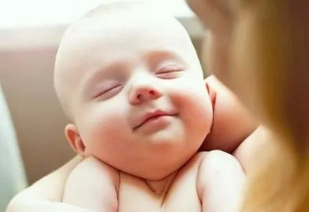 45天的新生兒有3天沒有拉臭臭了，是出現(xiàn)什么問題了嗎？