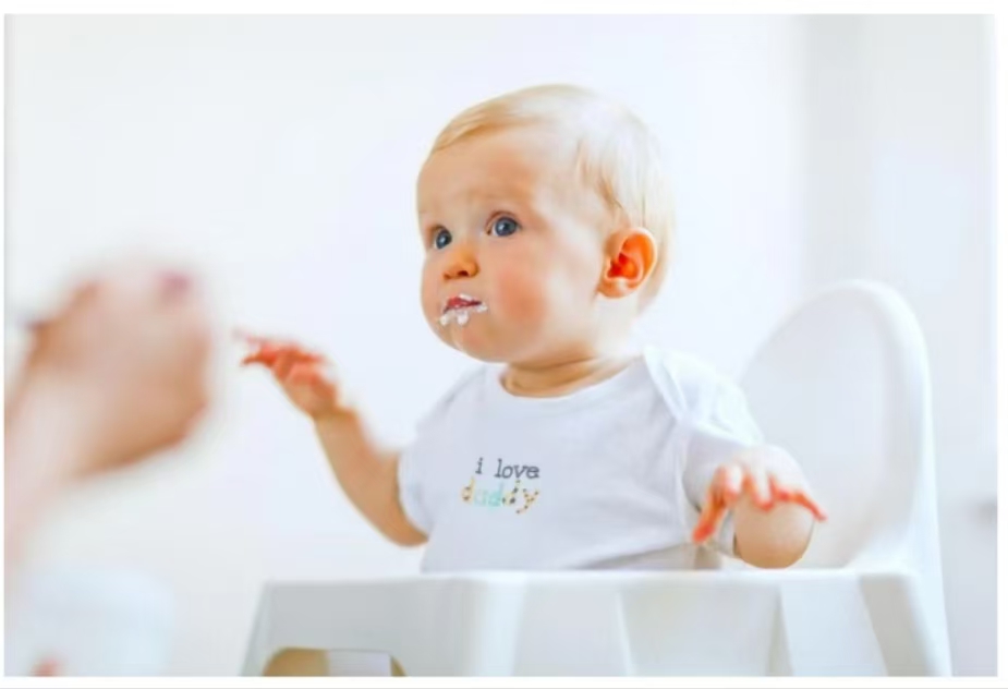 別再過度喂養(yǎng)，寶寶可能承受不了