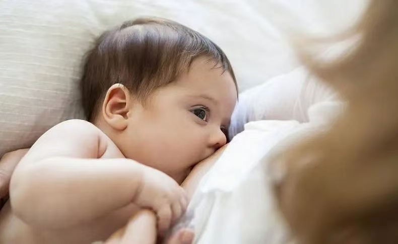 新手媽媽必看：母乳喂養(yǎng)的正確姿勢，你做對了嗎？