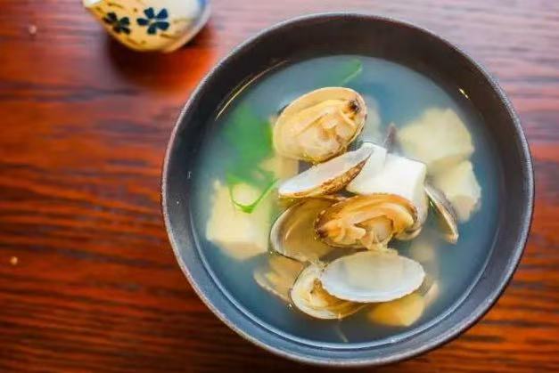 產(chǎn)后奶水不足是許多新媽媽面臨的困擾？9道催乳月子餐請收好